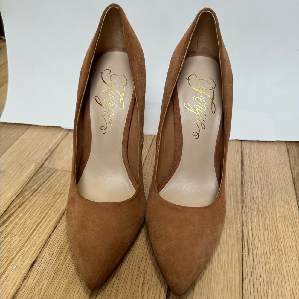 Camel suede heel